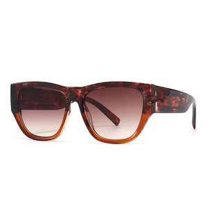 Modern vintage cat eye sunglasses with tortoise frame and brown gradient lenses