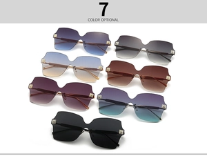 Detailweergave van zeven kleuropties voor randloze zonnebrillen met strass-accenten
