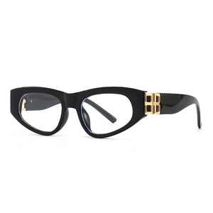 Moderne Oversize Katzenaugen-Blaulichtfilterbrille mit schwarzem Rahmen und Goldakzenten