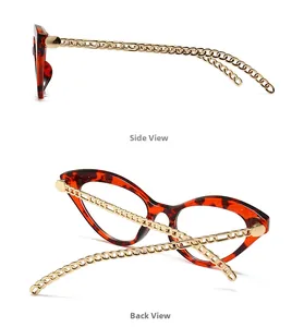 Dettagli degli occhiali cat-eye retrò con motivo tartarugato e stanghette a catena
