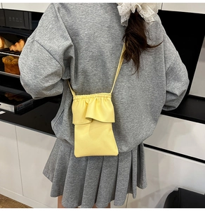 Mini sac à bandoulière jaune pour téléphone avec texture litchi et bord plissé