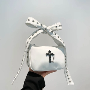Sac À Bandoulière Pendentif Croix Gothique Cuir PU Brillant Nœud Rivet Sac Bandoulière Punk Rétro Style Y2K Femmes