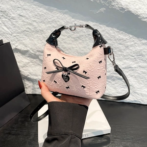 Mini Sac Bandoulière Pour Femme Tissu Matelassé PU Avec Noeud Pendentif Coeur Sac À Main Rétro Petit Carré