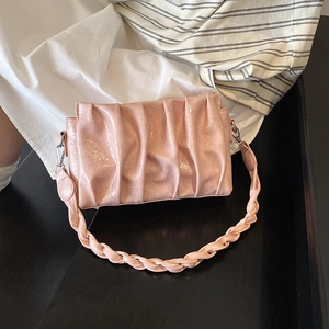 Sac Nuage Plissé Femmes Cuir PU Brillant Poignée Tressée Chaîne Métallique Épaule Sous Les Aisselles Sac Bandoulière Chic