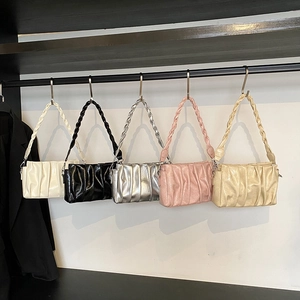 Sacs à bandoulière nuage froncés avec poignées tressées en cinq couleurs pour femmes