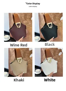 Opzioni di colore delle borse a secchiello in pelle bordeaux, nero, kaki e bianco con fibbie