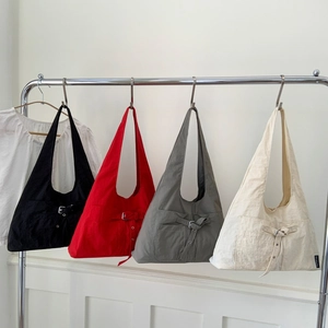 Sacs fourre-tout en toile en quatre couleurs avec poche frontale et boucle métallique