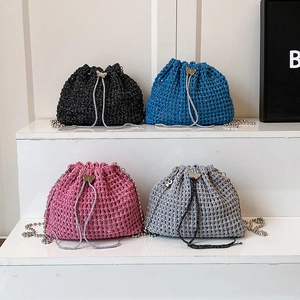 Sacs seaux en maille ajourée avec boucles papillon et chaînes argentées en 4 coloris