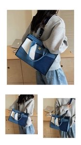 Détail du sac en denim patchwork avec fermoir doré et bandoulière en cuir
