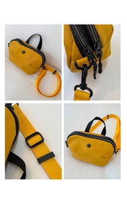 Vues détaillées d'un sac bandoulière en toile jaune vif avec zips et sangles noirs