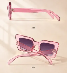 Detailansicht der rosa transparenten Cat-Eye-Sonnenbrille mit lila Verlaufsgläsern und Nieten