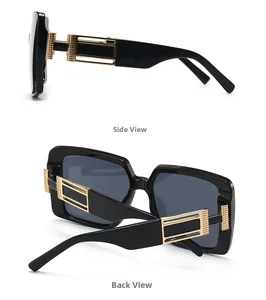 Detailansicht der quadratischen Rock-Sonnenbrille mit goldenem geometrischem Bügeldekor