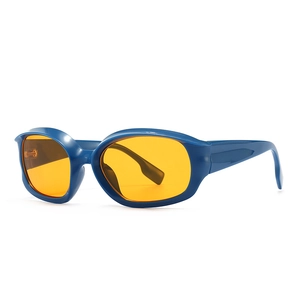 Occhiali da sole ovali moderni retro con montatura blu e lenti arancioni in vista laterale