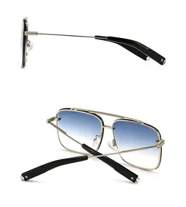Vue latérale et arrière de lunettes de soleil carrées modernes avec monture dorée fine
