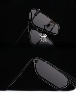 Détails de lunettes de soleil carrées avec verres UV renforcés et charnière robuste