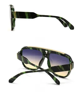 Detaillierte Seiten- und Rückansicht der grün marmorierten Sonnenbrille mit Farbverlaufsglas