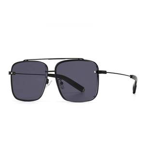 Lunettes de soleil carrées vintage avec monture en métal à double pont et verres foncés