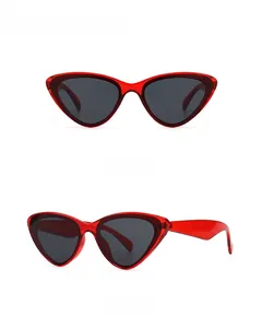 Détails de lunettes de soleil œil-de-chat rouges, vues de face et à 45 degrés