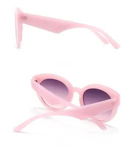 Lunettes de soleil roses avec verres dégradés violets, vues latérale et arrière
