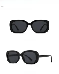 Vues de face et de profil de lunettes de soleil ovales rétro avec monture noire brillante