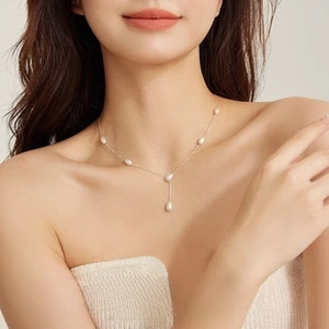 Detail of Y-shaped necklace with natural freshwater pearls on a delicate silver chain