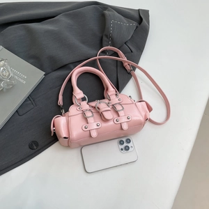 Sac à main rose style punk en similicuir avec clous argentés et boucles femme