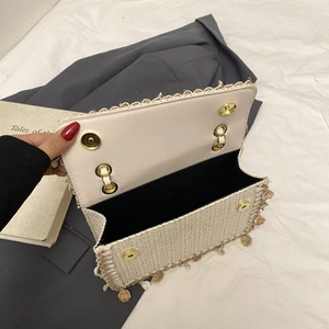 Straw chain crossbody bag with shell tassel and gold lock for summer beach vacation