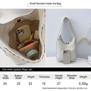 Weiße Nieteneimertasche für Damen mit großem Fassungsvermögen und silbernen Ziernieten