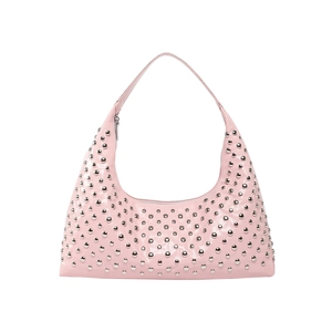 Sac hobo rose en cuir verni avec des clous argentés au style punk moderne