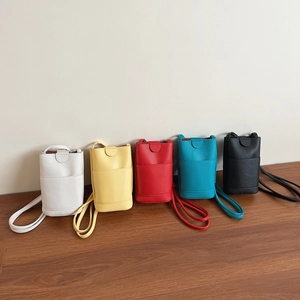 Mini sacs à bandoulière verticaux en cuir grainé pour téléphone déclinés en cinq coloris