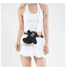 Détail du joli sac bandoulière dessin animé noir avec grands yeux et chaîne argent