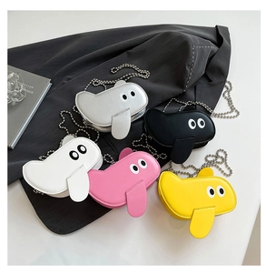 Détails des mini sacs bandoulière en forme d'avion colorés avec chaînes à billes en métal