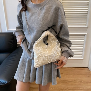 Sparkly white sequin handbag with silver chain strap for women trendy street style look