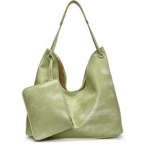 Borsa tote vintage in ecopelle verde chiaro con texture invecchiata e pochette abbinata