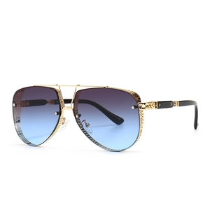 Retro pilot sunglasses with gold metal frame, star hinge detail and gradient lenses