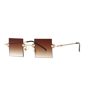 Moderne randlose Dreieck-Sonnenbrille mit braunen Verlaufsgläsern und schmalem Goldgestell