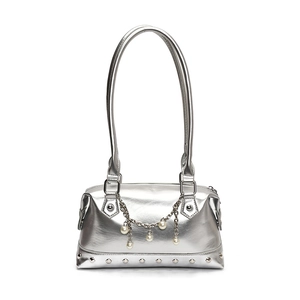 Chic silver rivet tote bag with pearl chain and metallic finish in Y2K style