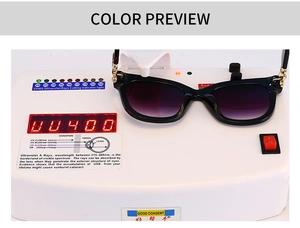 Détail montrant les lunettes avec test de protection UV400 sur un appareil de mesure