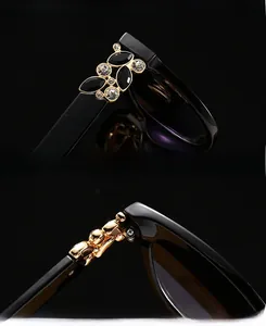 Détail de lunettes de soleil carrées avec accents de feuilles dorées et strass