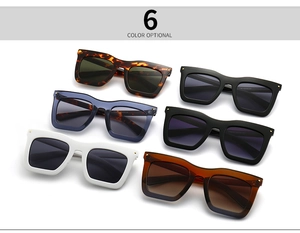 Vue détaillée de six options de couleur pour ces lunettes de soleil carrées avec rivets dorés