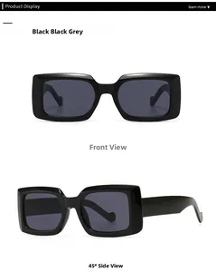 Vues frontale et à 45 degrés de lunettes de soleil rectangulaires rétro en noir brillant