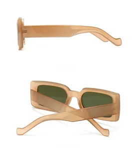 Vue latérale et arrière des lunettes de soleil carrées ambre avec verres vert foncé