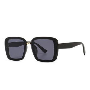 Trendy Oversized Square Sunglasses For Women Modern Ins Style Gradient PC Lens UV400 Protection Retro Plastic Frame Eyewear