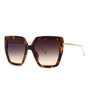 Retro tortoise square sunglasses with gradient lenses and slim gold metal temples