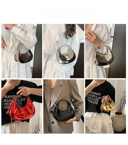 Sacs demi-lune métallisés tendance en quatre couleurs avec bandoulières dorées