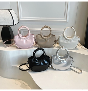 Sacs à main demi-lune polis en rose, beige, blanc, noir et argent avec anses rondes