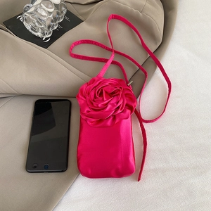Magenta Handytasche aus Satin mit Rosen-Design und Schulterriemen für Damen