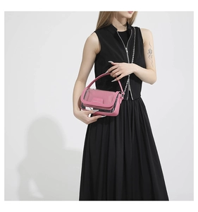 Mini sac bandoulière en cuir rose et PVC transparent avec sangle chaîne métal