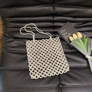 Sac Cabas Perlé Fait Main Acrylique Maille Tissée Ajourée Sac à Épaule Style Métallique Perlé Femme