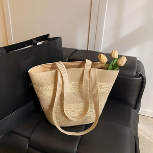 High-quality straw tote bag with wave-woven pattern for summer beach use
